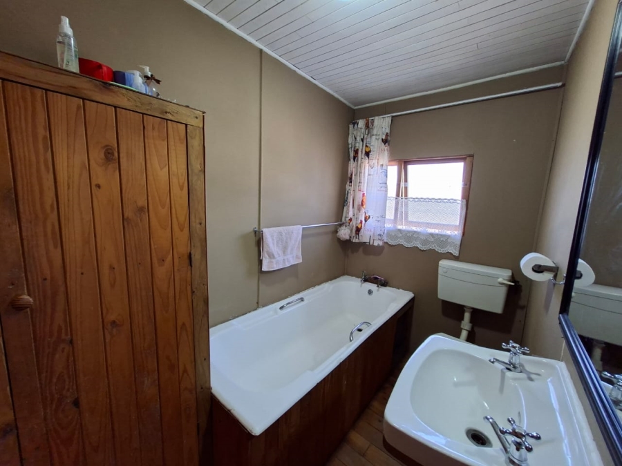 6 Bedroom Property for Sale in Hartenbos Central Western Cape